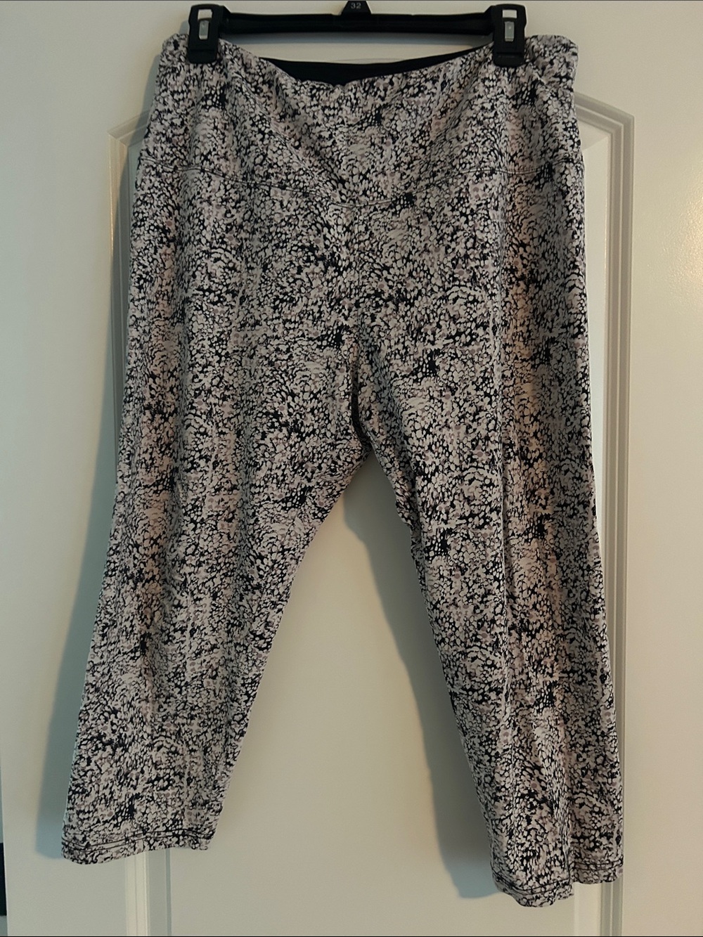 Women's Black & White Patterned Leggings